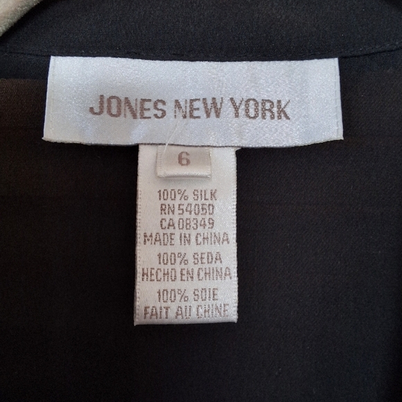 Jones New York Black Silk Button Down Shirt. NWOT. Size 6 - Picture 2 of 6